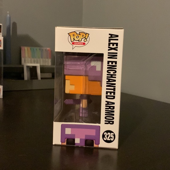 Minecraft 325 Alex in enchanted armor - Picture 2 of 4